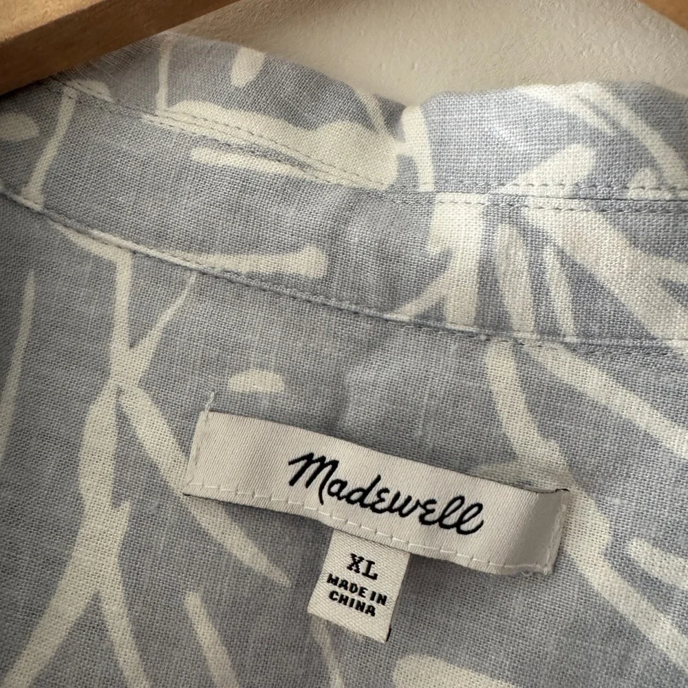 Madewell Linen Blend Camp Shirt in Abstract Flora Button Down - Picture 6 of 9
